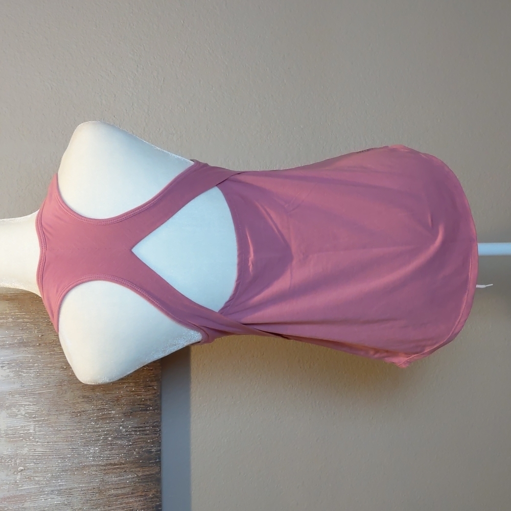 Hylete Keyhole Back Workout Top - Picture 3 of 5